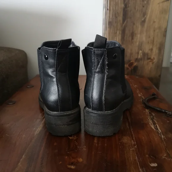 Boots - Picture 3 of 3